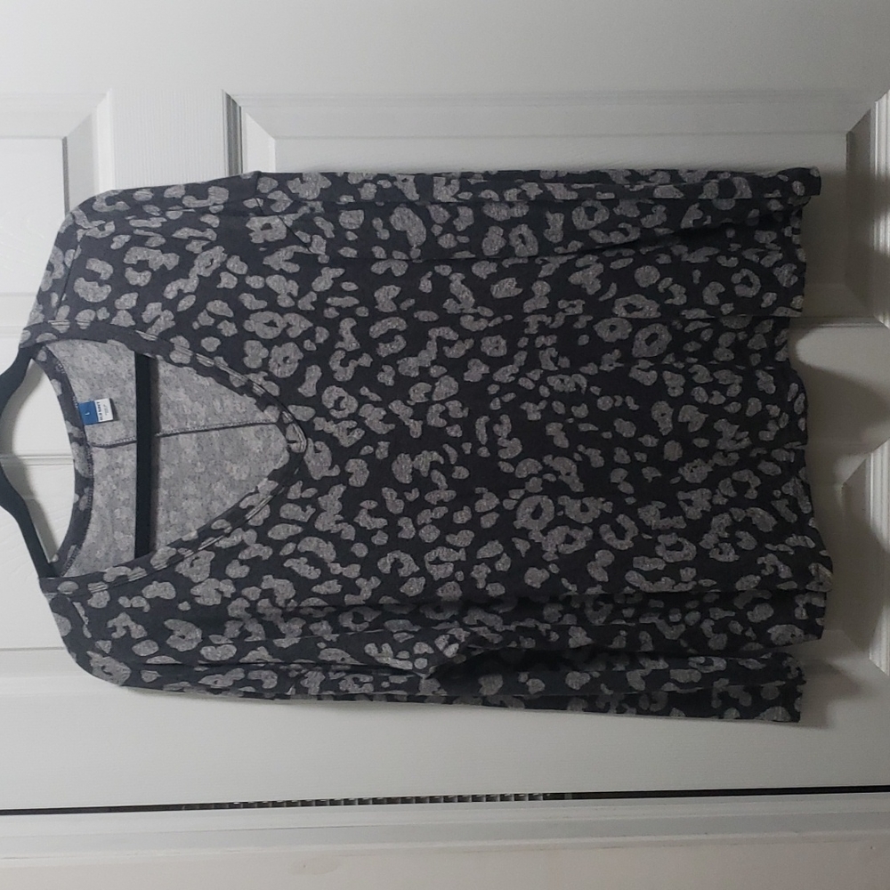 OLD NAVY- Gray Leopard print shirt large